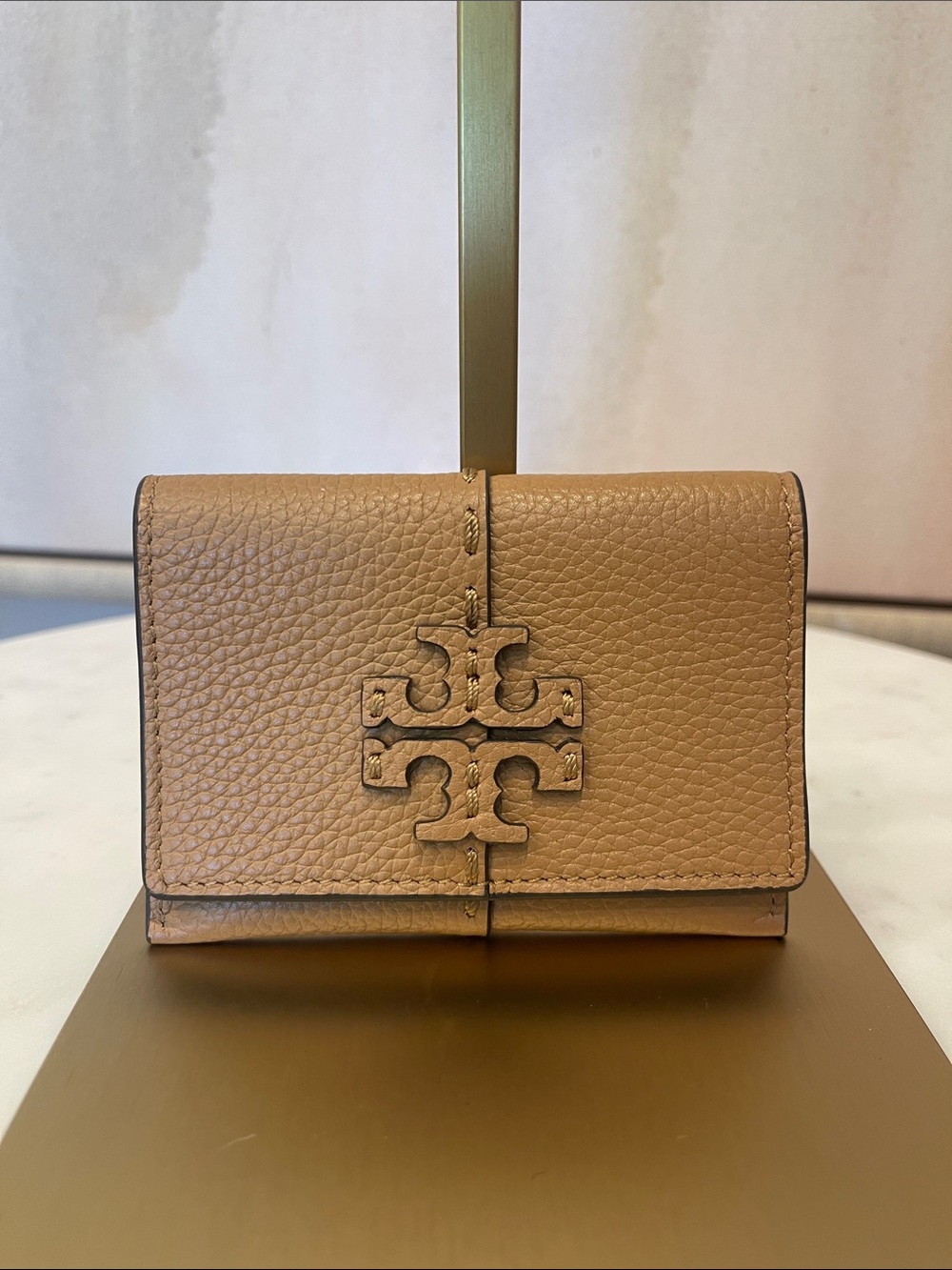 NWOT Tory Burch Pebbled Leather Logo Compact Wallet in Tan